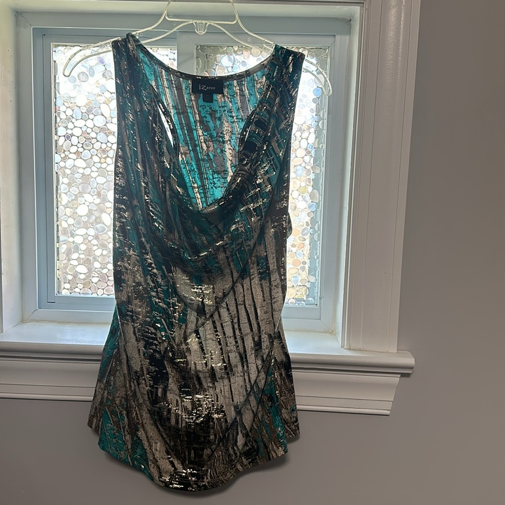 Swoop neck Razorback tank - Picture 3 of 3